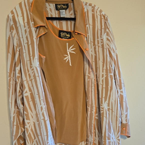 Vtg Bob Mackie Tan and White Blouse with Relaxed Fit. 2 Piece Set With Tank Top. - Picture 5 of 10